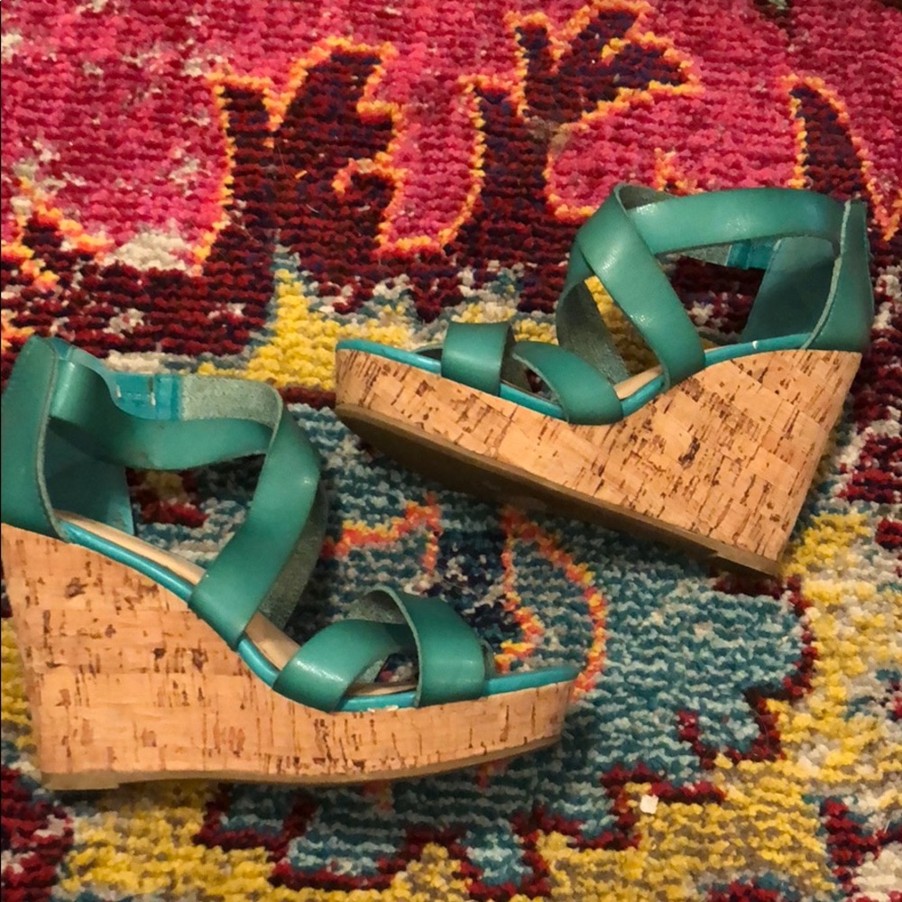 Blue wedges